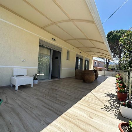 Arial Trinity Suites Avlonya Dış mekan fotoğraf