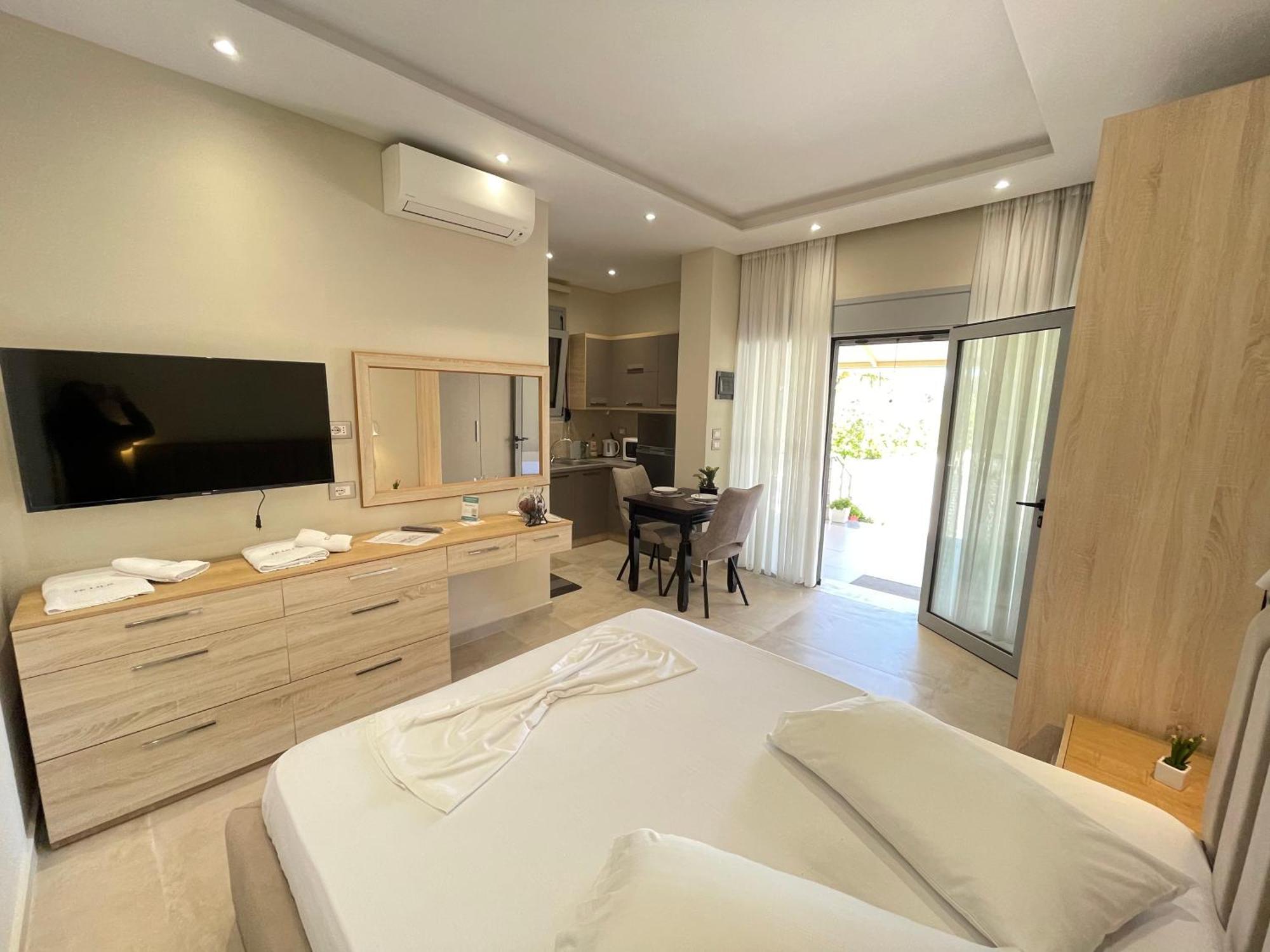 Arial Trinity Suites Avlonya Dış mekan fotoğraf